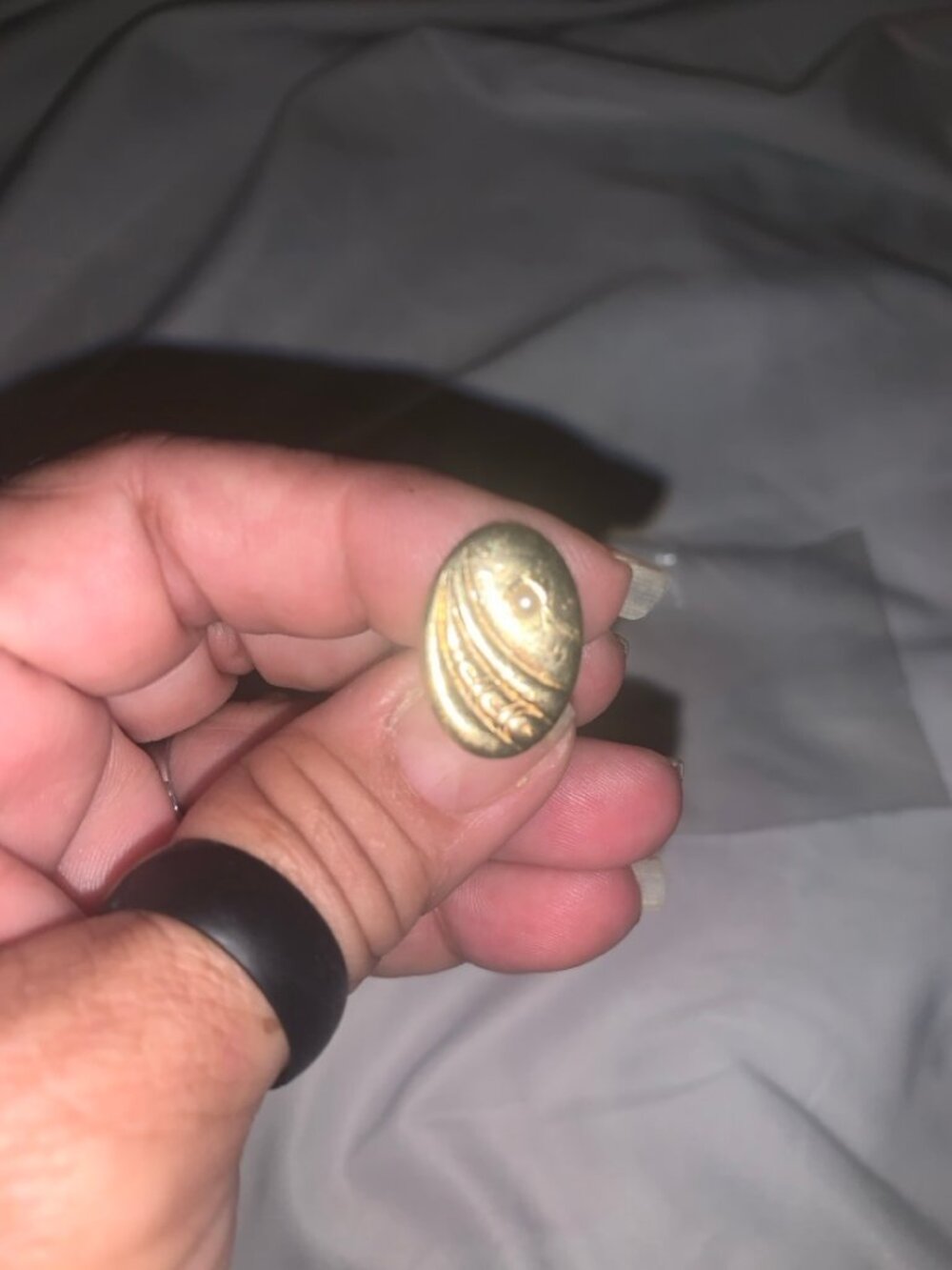Vintage Gold Tone Cufflink SINGLE Oval Embossed Swirl - One Only
